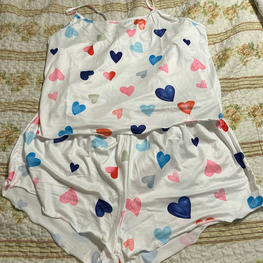 🚨 PRICE IS FIRM🚨Super cute short and tank top pajamas 🩷💙 NWOT!